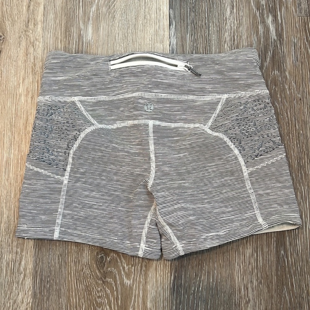 Lululemon Shorts - Size 4 - Picture 6 of 12